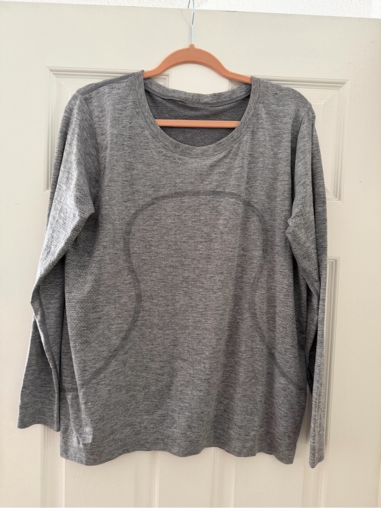 lululemon athletica Tops - Lululemon Gray Seamless Long Sleeve Running Top Ventilated Athletic Shirt XL